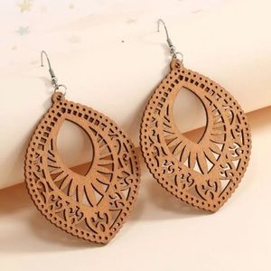 2/$10 NEW! Emery Rose Hollow Out Wooden Drop Earrings Cute Boho Summer Khaki